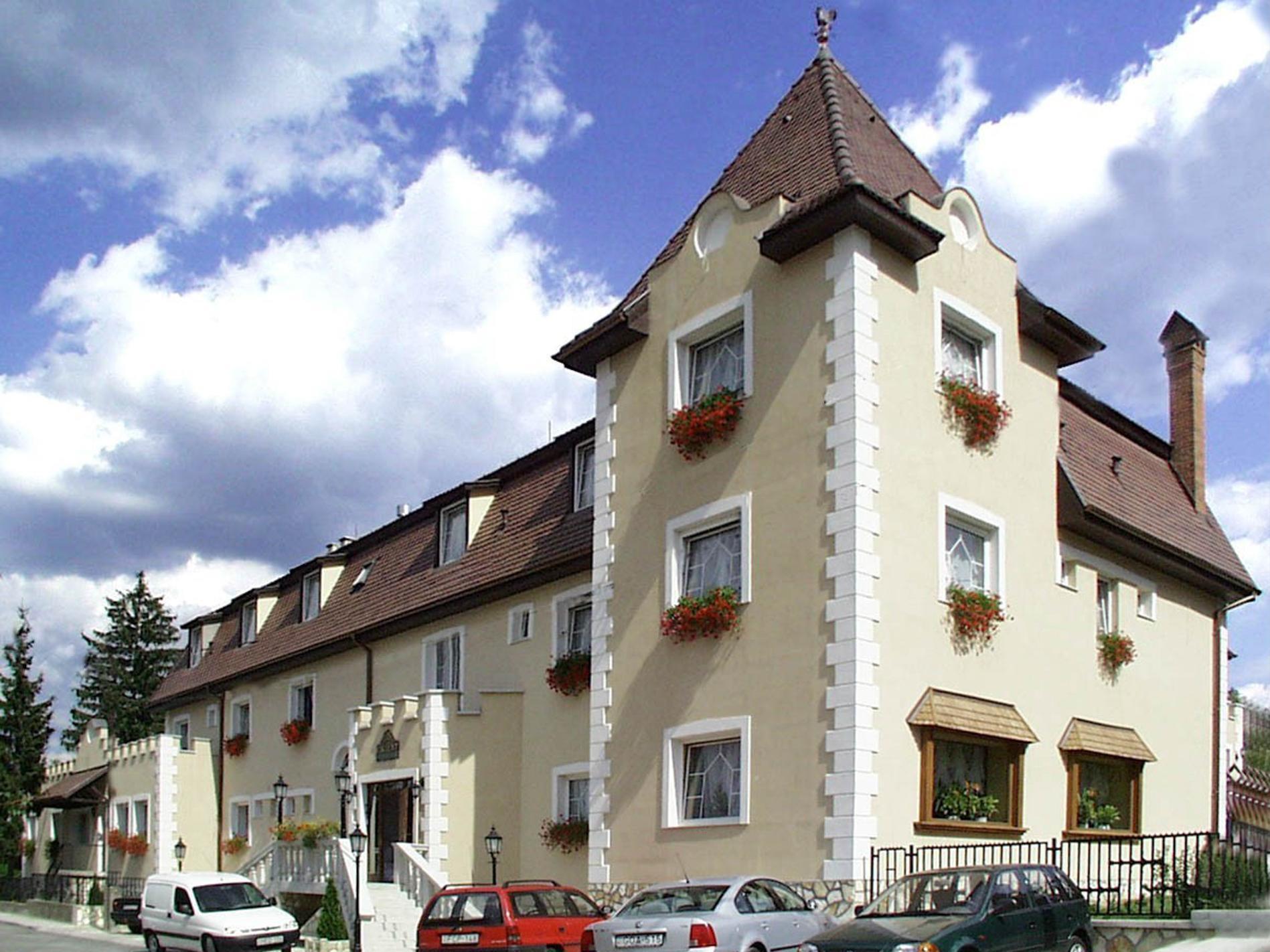 Hotel Kikelet Club